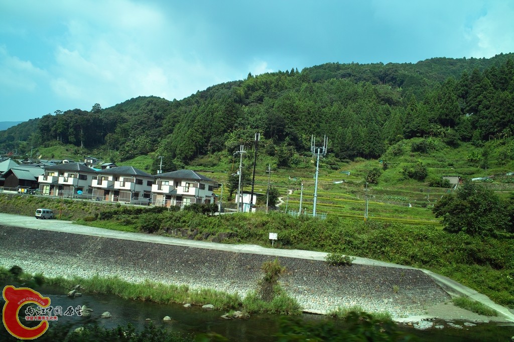 车窗外的乡村