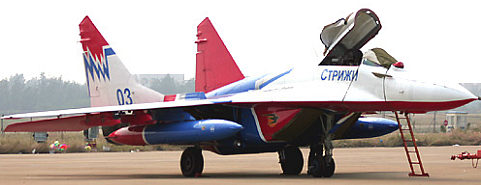 灵若飞燕－俄罗斯空军的“雨燕”飞行表演队